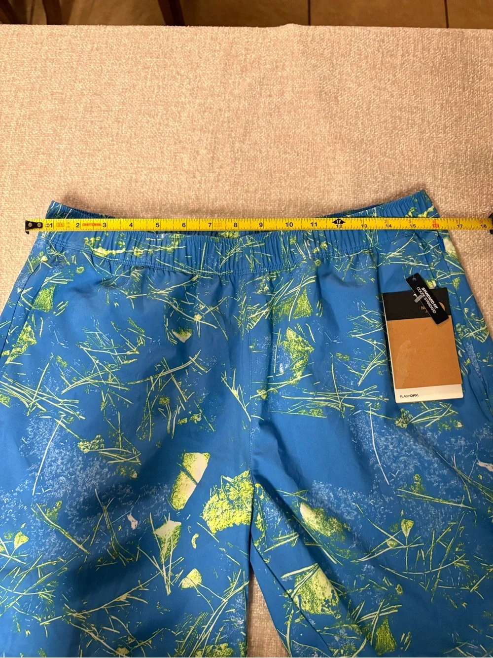 NWT Men’s The North Face Blue Wander Shorts with Lime Print Size M